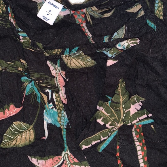 Black blouse t-shirt Hawaiian style old navy size small - Picture 3 of 3
